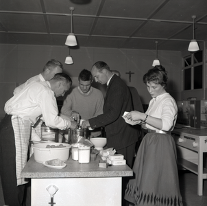 254911 Het bereiden van een gerecht, 11-1958