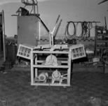 255099 Schudmachine met literflessen gepasteuriseerde melk. Geen verdere informatie bekend, 05-1955