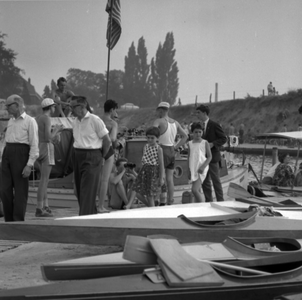 258779 Een kanowedstrijd op het Beatrixkanaal, 1961