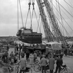 258787 Transport van een zandzuiger t.b.v. de aanleg van de E-3, 1961