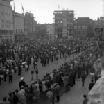 258795 Een optreden van 16 politiemuziekcorpsen op de Markt, juni 1961