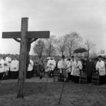 258803 een inzegening van een kerkhof, november 1960