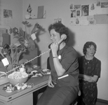 258837 Een telefoniste bij de gemeente Eindhoven, 1962