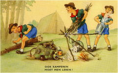 221052 Een onhandige actie bij het kampvuur door een padvinder, 1950 - 1960