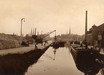 25544 Haven, met rechts timmerfabriek de Rietvink (Kanaaldijk-Noord 5) en links Kanaaldijk-Zuid, 1928