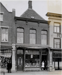 29594 Fruit- en viswinkel In den Geldersche aan de noordzijde van de Markt. Pand is gelegen tussen de Albert Heijn en ...