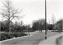 65692 Kruising Parklaan - 'Nachtegaallaan', gezien in de richting van Tongelre, 03-1944