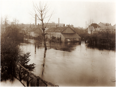 65943 Overstroming van de Dommel bij de Plekhoek, gezien vanaf de 'Bleekstraat', 01-1926