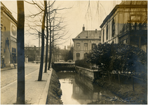 68990 Kruising Vestdijk met Nieuwstraat en Stationsplein. Links de Chevrolet-garage van Fa. Th. Vlemmings, 1928