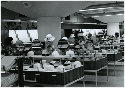 69098 Afdeling hoeden, 1964 - 1965