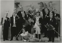 191049 Carnaval: de Prins, de Raad van Elf en de nar, 1965