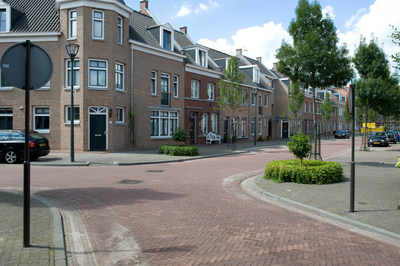 220546 Een T-splitsing in de wijk Brandevoort, 2000 - 2009