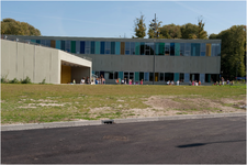 220645 Saltoschool De Startbaan, Meerbos 16. Kinderen spelen op het schoolplein, 2000 - 2009