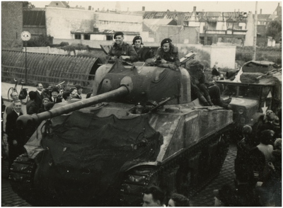 139904 Het rijden van geallieerde tank door de Demer, 18-09-1944 - 19-09-1944