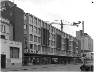 139968 Garage Van der Meulen-Ansems, Vestdijk, gezien richting 'Cocagne', 11-1958