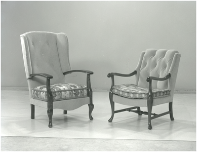 139987 Het etaleren van een stoelen, 12-1961