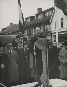 196485 Het houden van een toespraak door burgemeester Kolfschoten, 08-11-1947