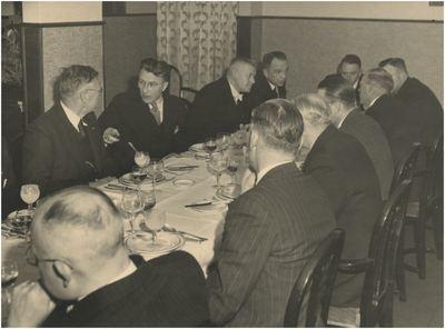 196523 Feestmaaltijd in restaurant Parkzicht, 03-12-1947