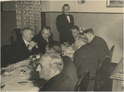 196525 Feestmaaltijd in restaurant Parkzicht, 03-12-1947