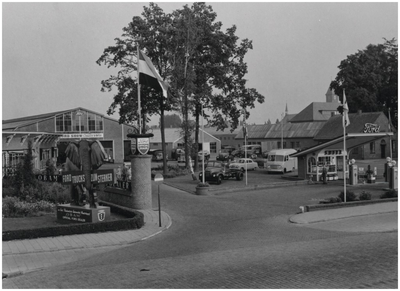226683 Shell-tankstation en garage van de officiële Ford-dealer OBAM, Aalsterweg, 09-1941 - 00-09-1946