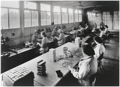 226691 De productie van kleinmetaal-producten, 1947 - 1952