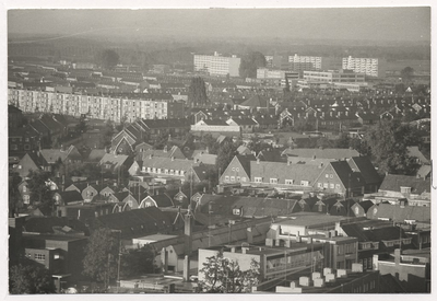 100082 Vogelvluchtfoto Helmond-Noord en binnenstad. Omgeving 'Uiverlaan', 1972
