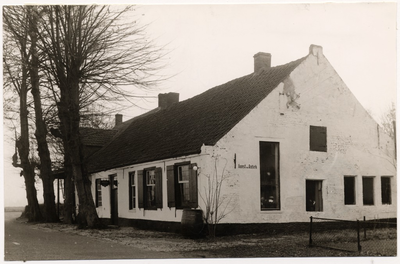 100190 Aarle-Rixtelseweg 107, café Schevelingen, gezien vanaf 'Aarle-Rixtel' in de richting 'Helmond', 22-11-1958