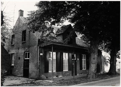 100196 Aarle-Rixtelseweg 107, café Schevelingen, gezien in de richting 'Aarle-Rixtel', 1980