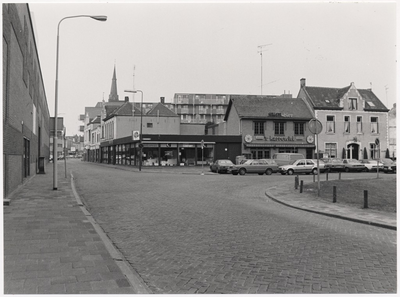 100623 Beugelsplein, gezien vanaf het Groenewoud in de richting Kerkstraat, 02-1986