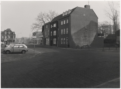 100624 Beugelsplein, gezien vanaf de hoek Kerkstraat / Groenewoud, in de richting Weg op den Heuvel, 02-1986