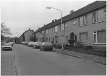 100652 Beukehoutstraat, gezien vanuit de richting 'Pastoor Elsenstraat', 11-11-1987