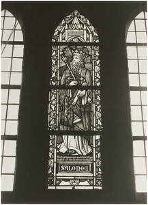 100887 Bindersestraat, kerk Heilig Hart van Jezus. Gebrandschilderd raam voorstellende Salomon, 1982
