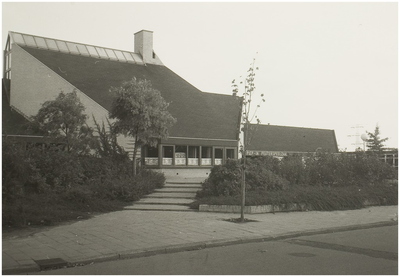 101094 Breitnerlaan 5. Wijkcentrum De Terp met daarnaast peuterspeelzaal Piep-In, 1980