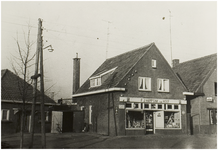 101141 Bruhezerweg (voorheen Heuvelsplein), gezien vanuit de richting van de 'Peeleik' (voorheen Heuvelsplein). ...