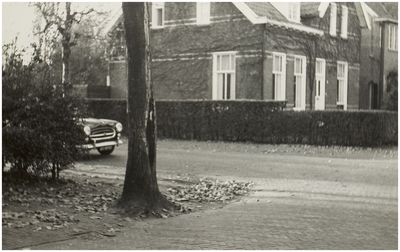 101232 Kruispunt Prins Hendriklaan (later Caroluslaan) (voorgrond) / Hulsboslaan (links), ca. 1965