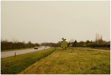 101745 Europaweg ter hoogte van de 'Burgemeester Krollaan'. Langs de weg een welkomstbord, 1978 - 1988