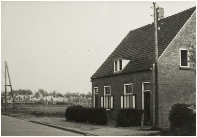 101796 Gasthuisstraat, gezien vanuit de richting 'Kloosterstraat' in de richting 'Steenovenweg'. Twee woningen. Rechts ...
