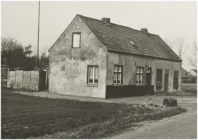 101807 Gasthuisstraat. Huis afgebroken rond 1985. Lag tegenover de Jan Ettenstraat, 1982