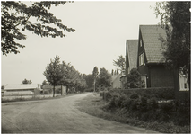 101822 Geremtseweg, gezien vanaf de Vlierdensedijk in de richting 'Rooseindsestraat'. Links de toegang tot de ...