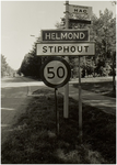 101861 Gerwenseweg, hoek Molenven (rechts). Op verzoek van de inwoners is het naambordje Stiphout toegevoegd, 09-1987