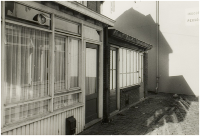 102097 Havenweg. Kantoor van de Gemeentebedrijven aan de binnenplaats. Later is hier nieuwbouw van Obragas gekomen, 1969