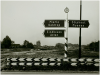 102550 Hortsedijk, links richting 'Mierloseweg', rechts richting 'Stiphout'. Doortrekken van de Europaweg, 1972