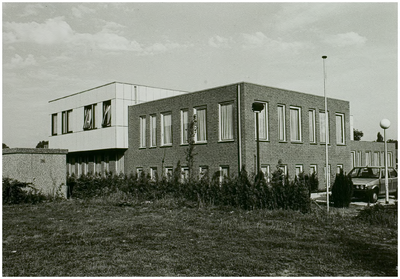 102559 Hortsedijk. Nr. 35 t/m 39, gezien vanuit de richting 'Steenovenweg'. Kantoorgebouwen, 06-09-1983
