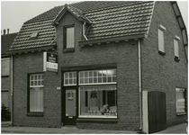 102621 Houtse Parallelweg 131. Bakkerswinkel, 18-01-1988