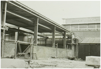 102904 Kanaaldijk N.O., achteraanzicht van de werkplaats van Gemeentebedrijven, 11-1968
