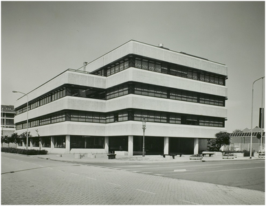 102905 Kanaaldijk N.O. / hoek Havenweg, gebouw Obragas, 1972
