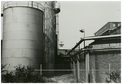 102910 Kanaaldijk N.O., achterzijde van textielfabriek Diddens & van Asten (Didas), 08-1979