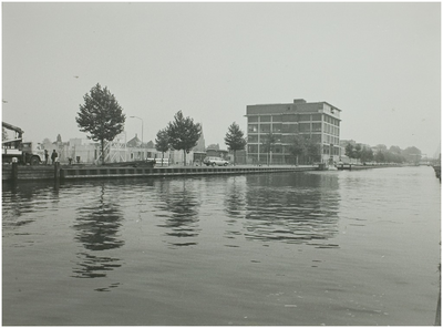 102969 Kanaaldijk N.O. met links Keijserinedael in aanbouw en rechts de restanten van de gebouwen van Diddens & Van ...