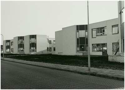 102970 Keijserinnedael aan de Kanaaldijk N.O., gezien vanuit de Waardstraat, 22-12-1987