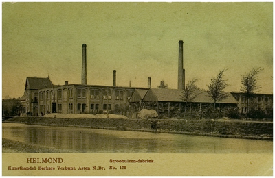 102999 Strohulzenfabriek aan de Kanaaldijk Z.O., gezien vanaf de Kanaaldijk Z.W., 1910